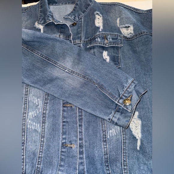 Distressed, women’s medium blue Jean jacket - Picture 5 of 7